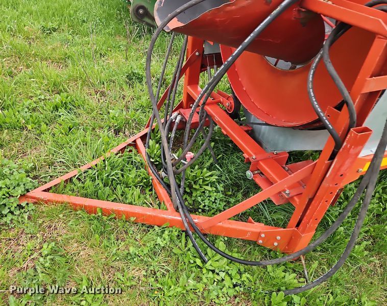 image for item DT7716 Farm King Y480 grain cleaner