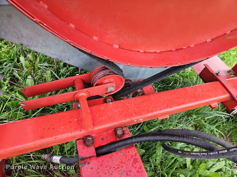 image for item DT7716 Farm King Y480 grain cleaner