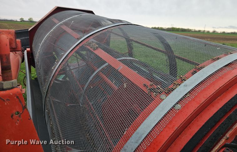 image for item DT7716 Farm King Y480 grain cleaner