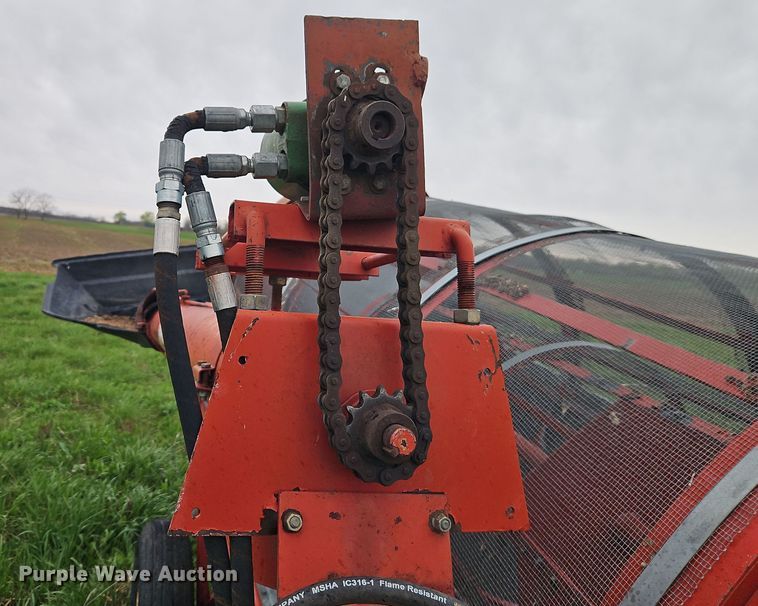 image for item DT7716 Farm King Y480 grain cleaner