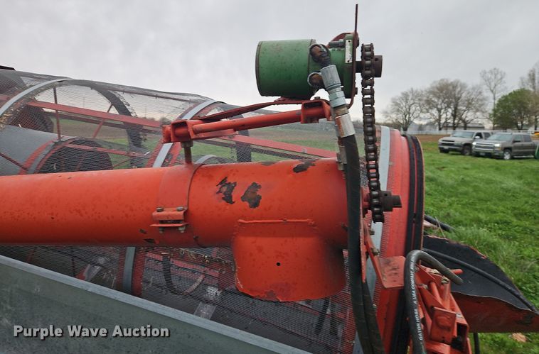 image for item DT7716 Farm King Y480 grain cleaner