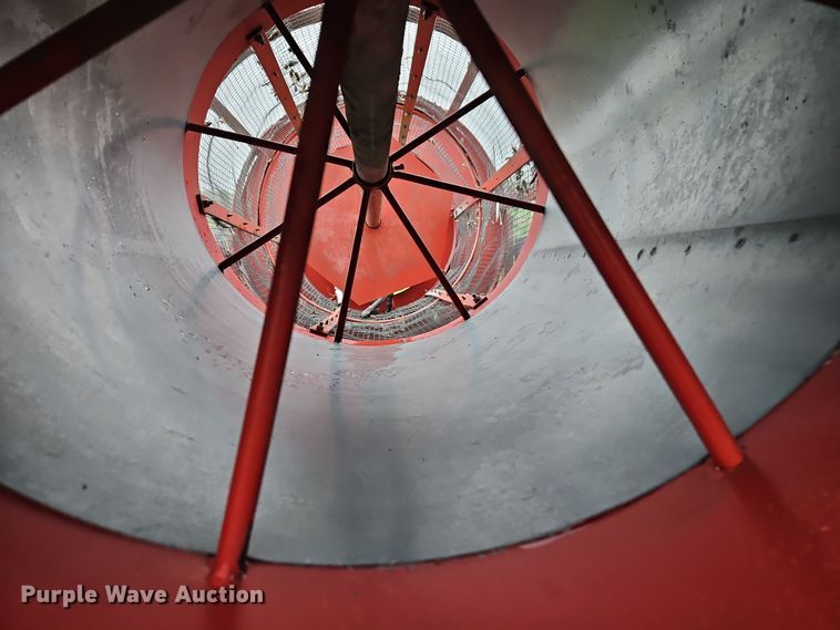 image for item DT7716 Farm King Y480 grain cleaner