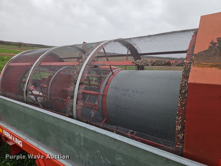 image for item DT7716 Farm King Y480 grain cleaner