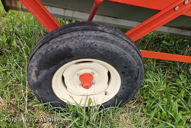 image for item DT7716 Farm King Y480 grain cleaner