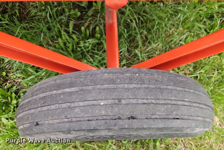 image for item DT7716 Farm King Y480 grain cleaner