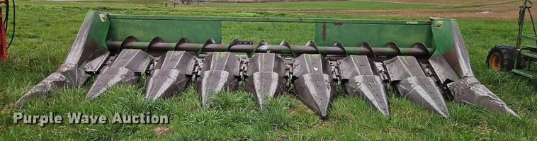 image for item DT7717 John Deere 843 corn head