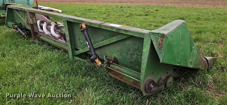 image for item DT7717 John Deere 843 corn head