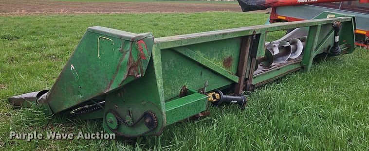 image for item DT7717 John Deere 843 corn head