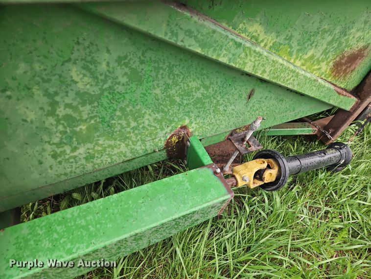 image for item DT7717 John Deere 843 corn head