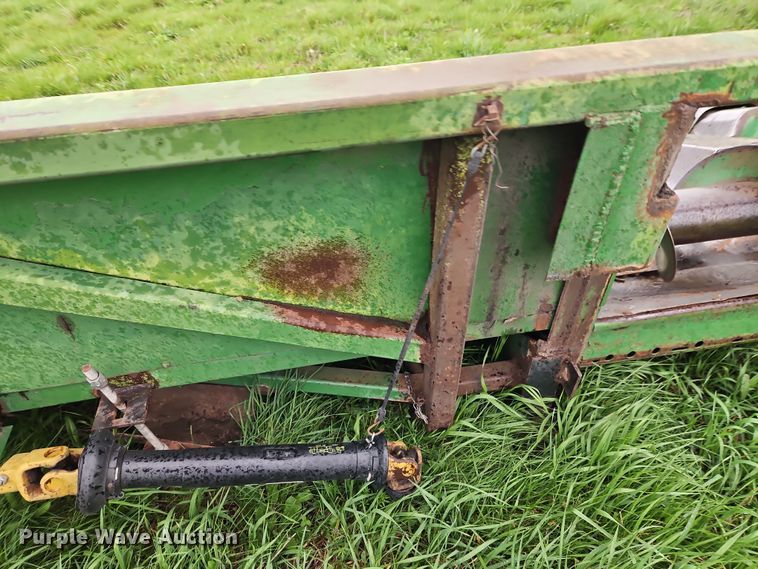 image for item DT7717 John Deere 843 corn head