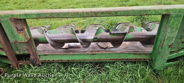 image for item DT7717 John Deere 843 corn head