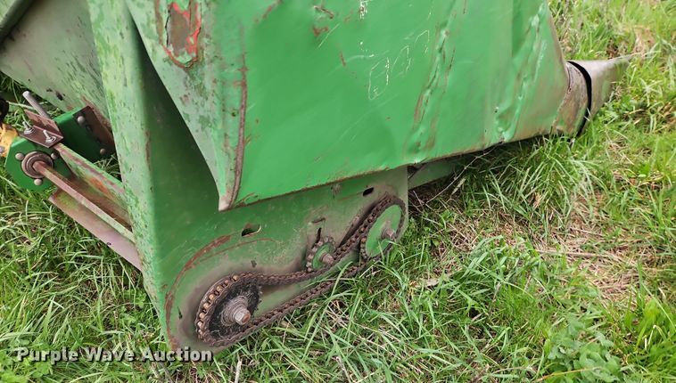 image for item DT7717 John Deere 843 corn head
