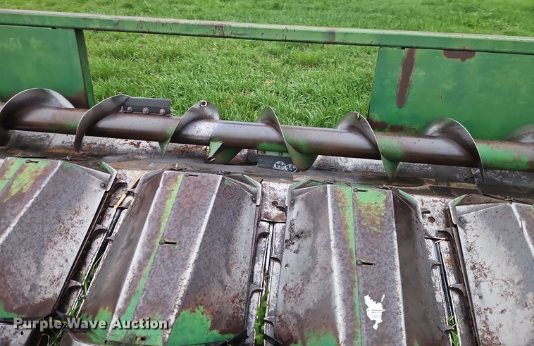 image for item DT7717 John Deere 843 corn head