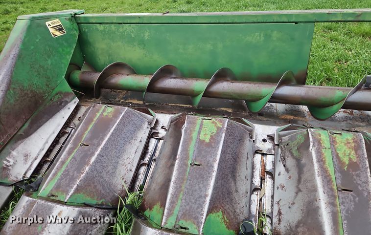 image for item DT7717 John Deere 843 corn head