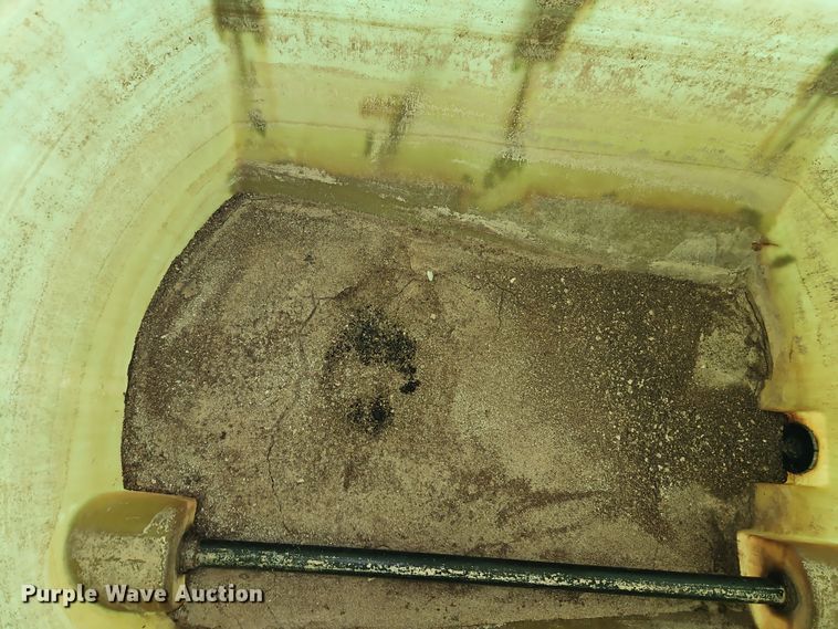 image for item DT7718 Tank trailer