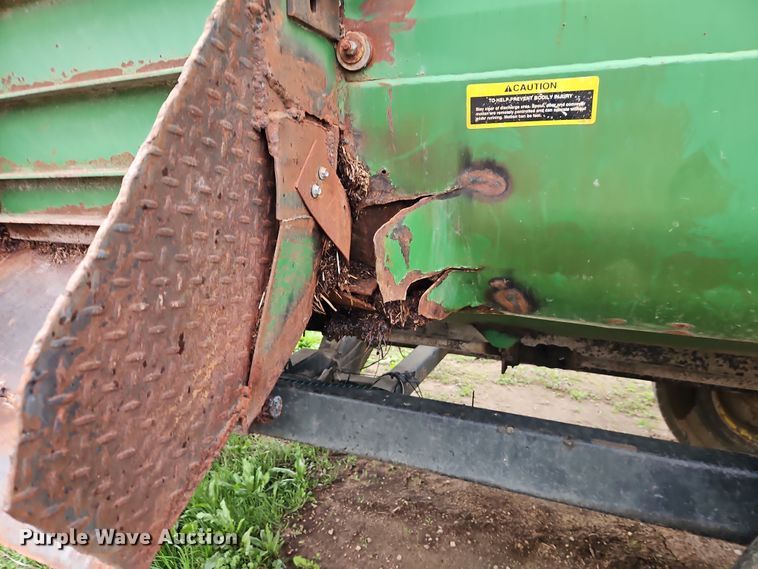 image for item DT7720 John Deere 135 feed mixer