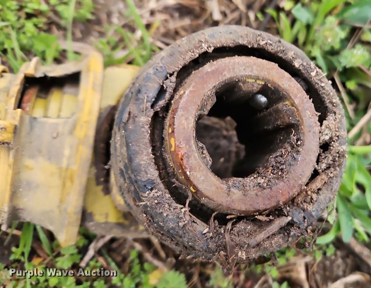 image for item DT7720 John Deere 135 feed mixer