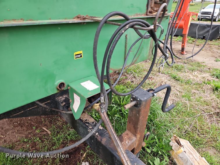 image for item DT7720 John Deere 135 feed mixer