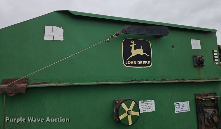 image for item DT7720 John Deere 135 feed mixer