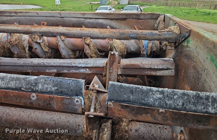 image for item DT7720 John Deere 135 feed mixer