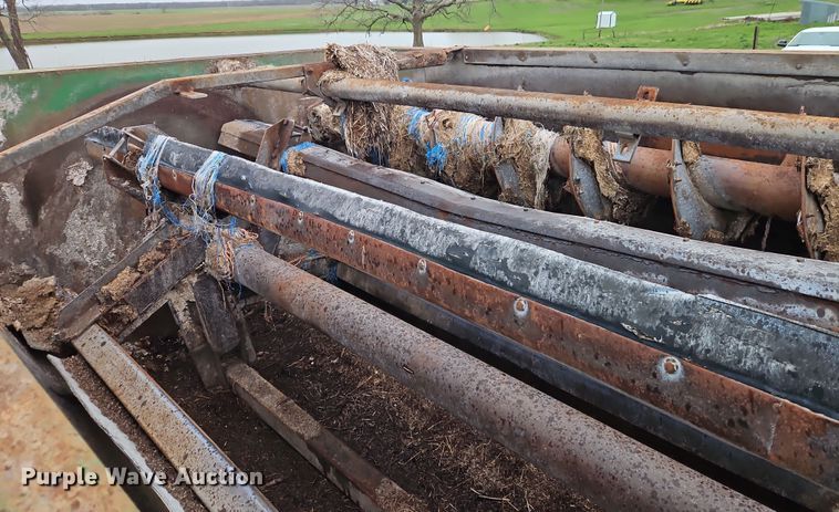 image for item DT7720 John Deere 135 feed mixer