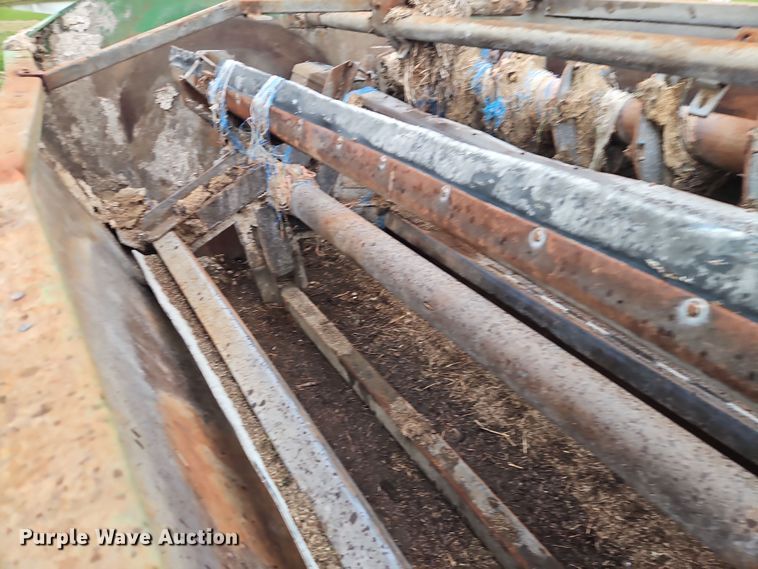 image for item DT7720 John Deere 135 feed mixer