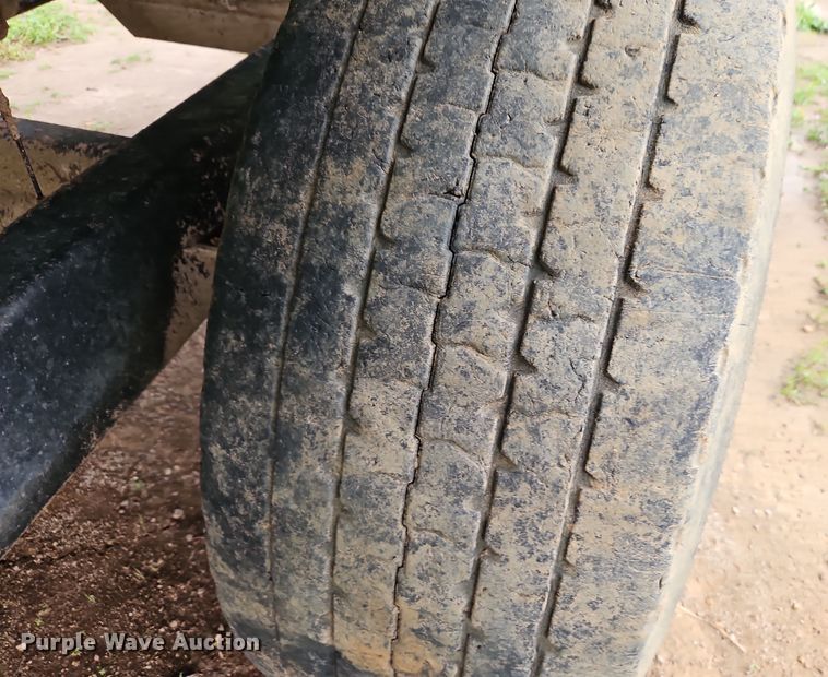 image for item DT7720 John Deere 135 feed mixer