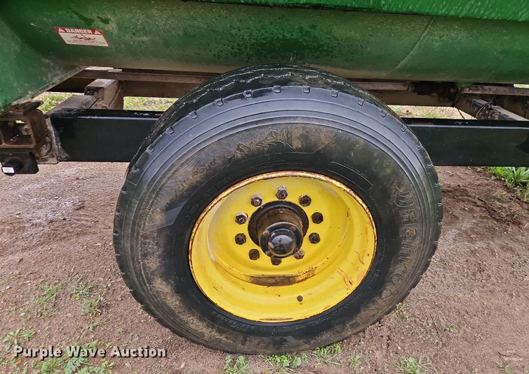 image for item DT7720 John Deere 135 feed mixer