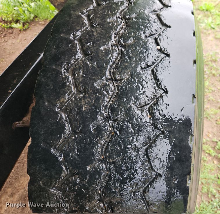 image for item DT7720 John Deere 135 feed mixer