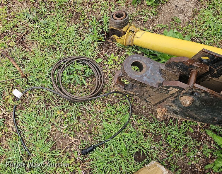 image for item DT7720 John Deere 135 feed mixer