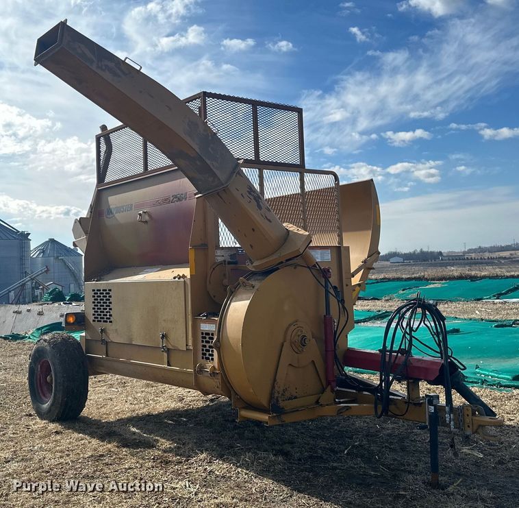 image for item DV0730 Haybuster 2564 bale processor