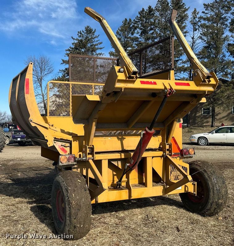 image for item DV0730 Haybuster 2564 bale processor