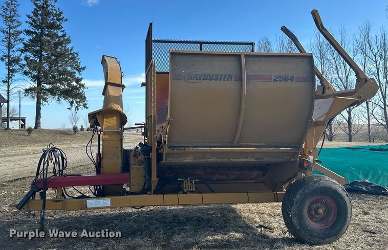 image for item DV0730 Haybuster 2564 bale processor