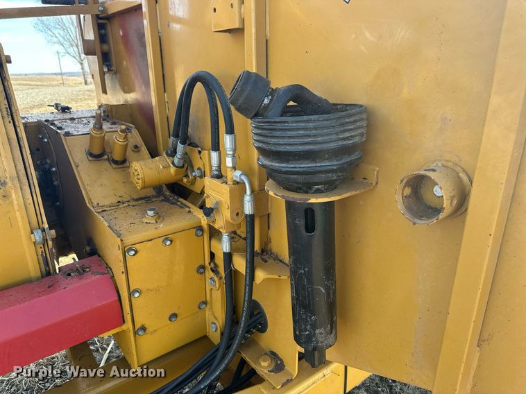 image for item DV0730 Haybuster 2564 bale processor