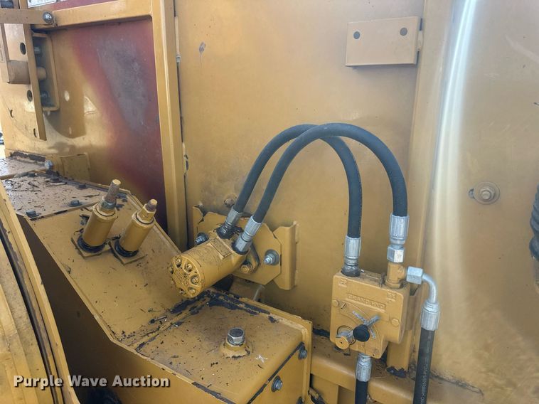 image for item DV0730 Haybuster 2564 bale processor