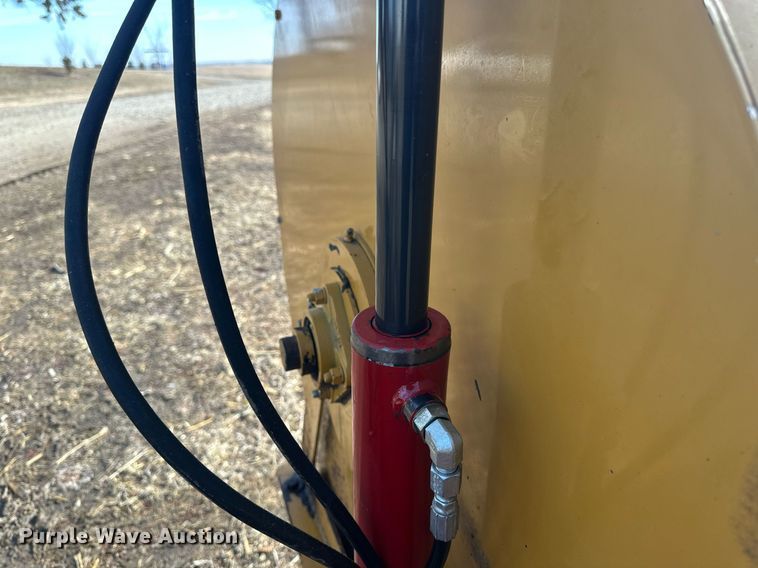 image for item DV0730 Haybuster 2564 bale processor