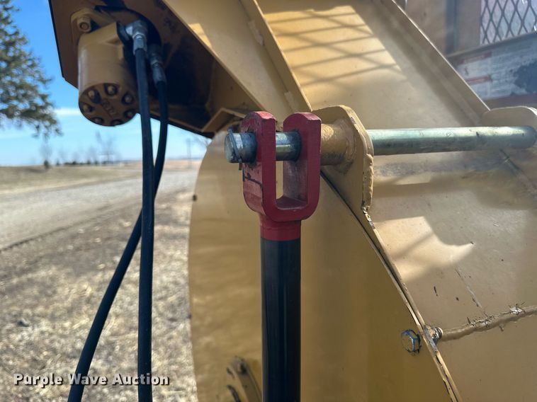 image for item DV0730 Haybuster 2564 bale processor