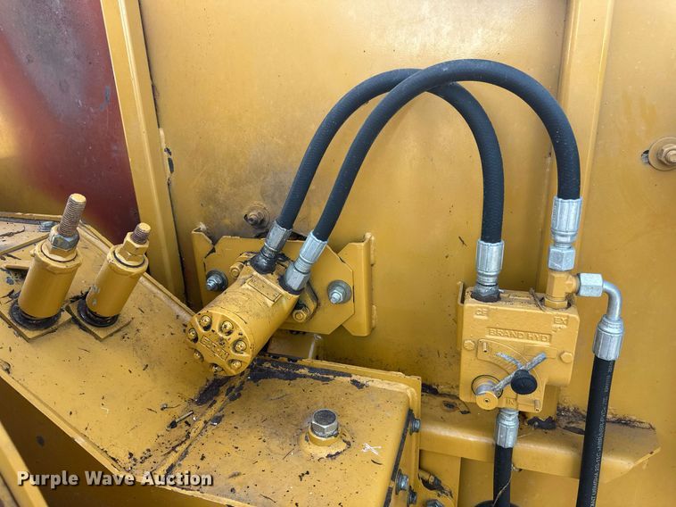 image for item DV0730 Haybuster 2564 bale processor