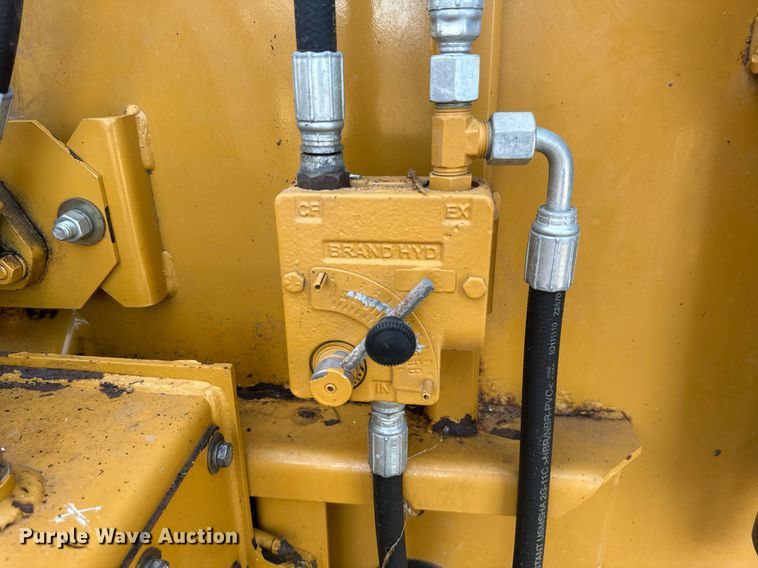 image for item DV0730 Haybuster 2564 bale processor