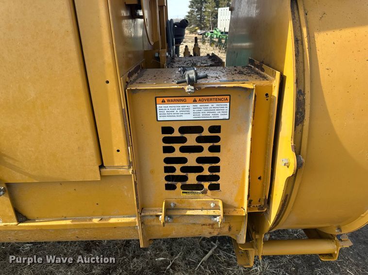 image for item DV0730 Haybuster 2564 bale processor