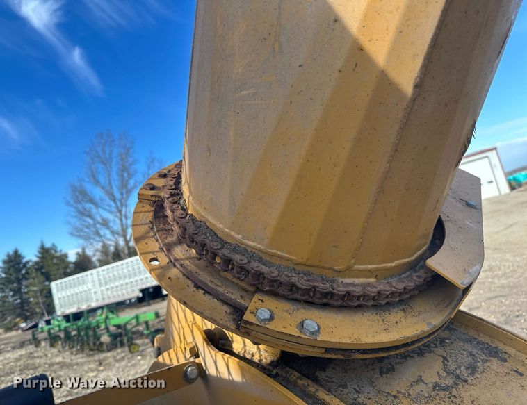 image for item DV0730 Haybuster 2564 bale processor