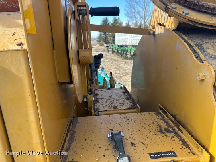 image for item DV0730 Haybuster 2564 bale processor