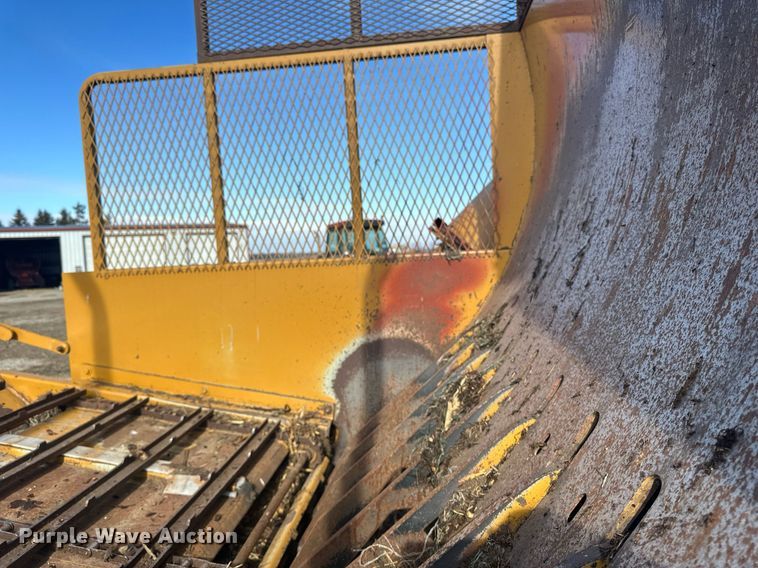 image for item DV0730 Haybuster 2564 bale processor