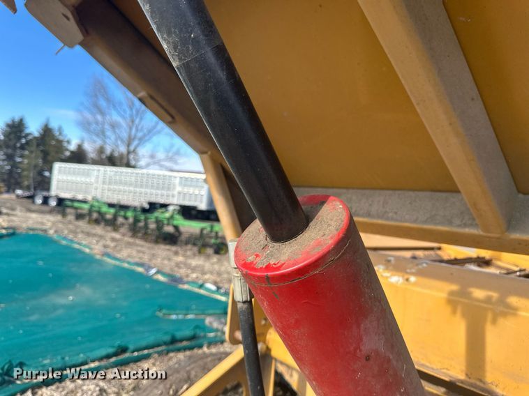 image for item DV0730 Haybuster 2564 bale processor