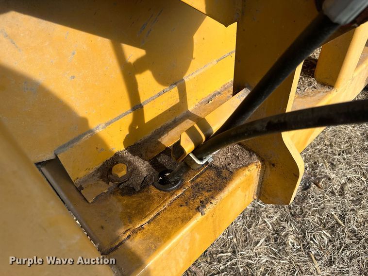 image for item DV0730 Haybuster 2564 bale processor