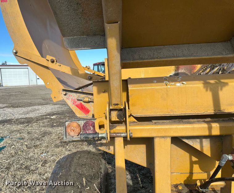 image for item DV0730 Haybuster 2564 bale processor
