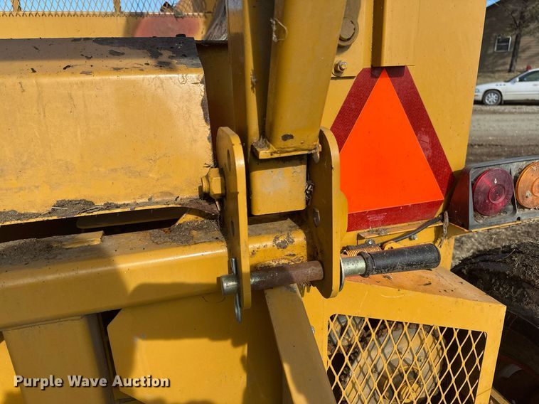 image for item DV0730 Haybuster 2564 bale processor