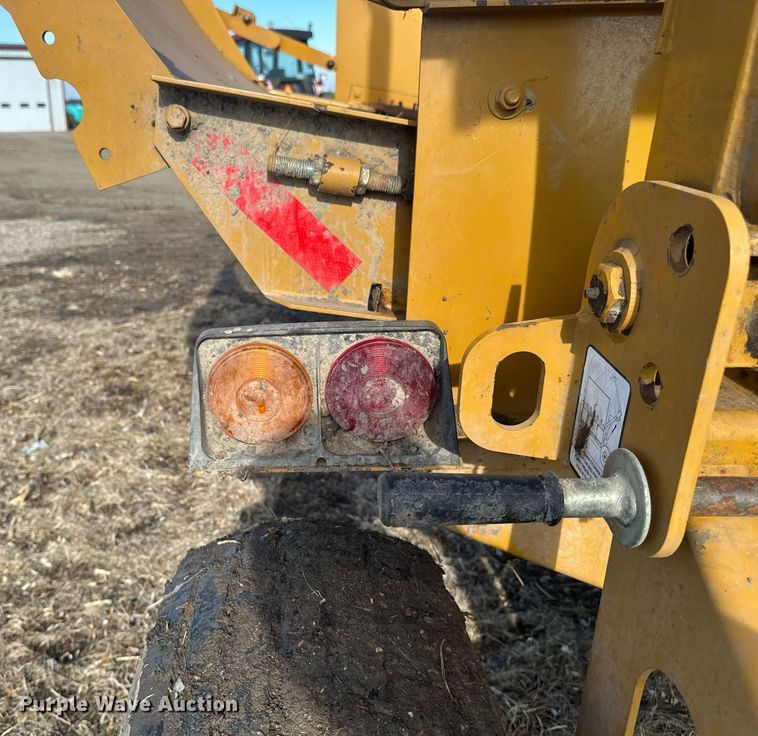 image for item DV0730 Haybuster 2564 bale processor