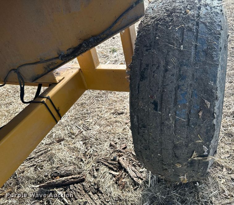 image for item DV0730 Haybuster 2564 bale processor