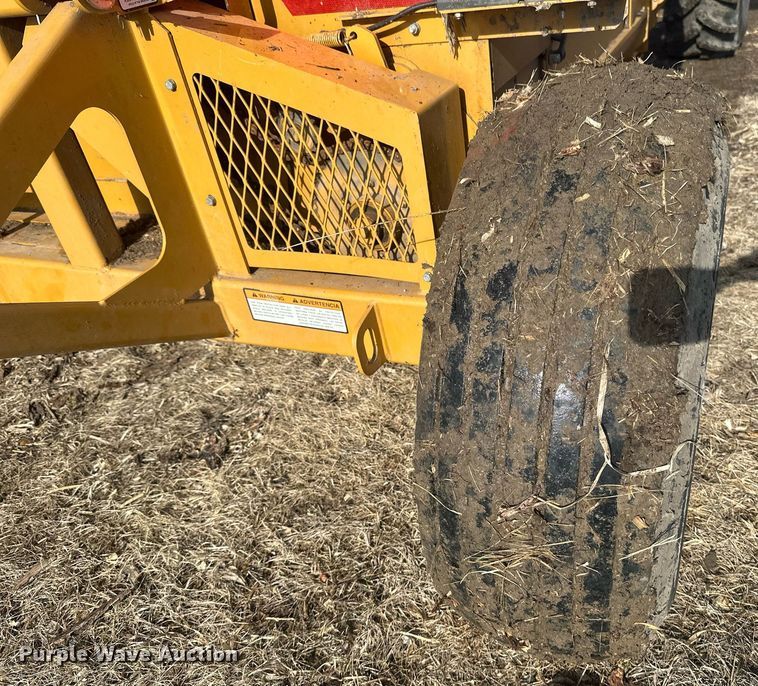 image for item DV0730 Haybuster 2564 bale processor